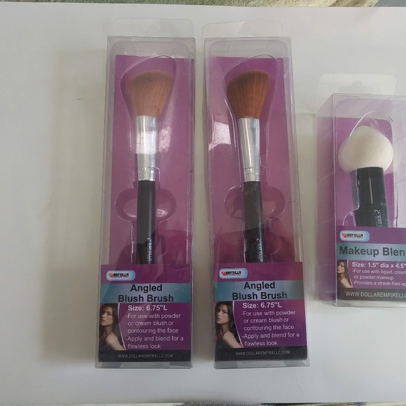 3 BRUSHES MAKEUP BLENDER/ANGLED BLUSH - Picture 1 of 2